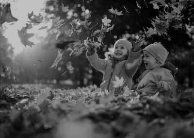 KidsPlayingLeaves2